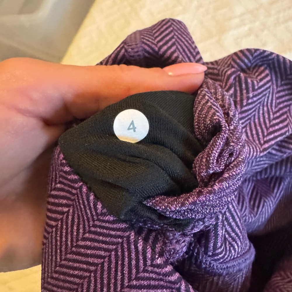 Lululemon Purple chevron/herringbone 7/8 leggings